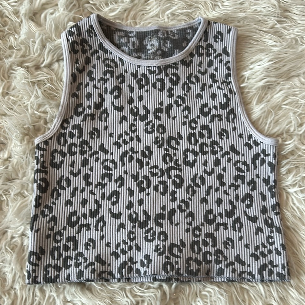 *5/$15* Worn 1X, aura, womens, thick stretch ribbed sleeveless crop top, leopard